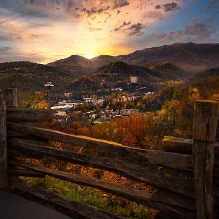 Key Lime Pie, Hot Tub,Wifi, 1089 Free Tickets Each Paid Day, Dollywood And More Gatlinburg Extérieur photo