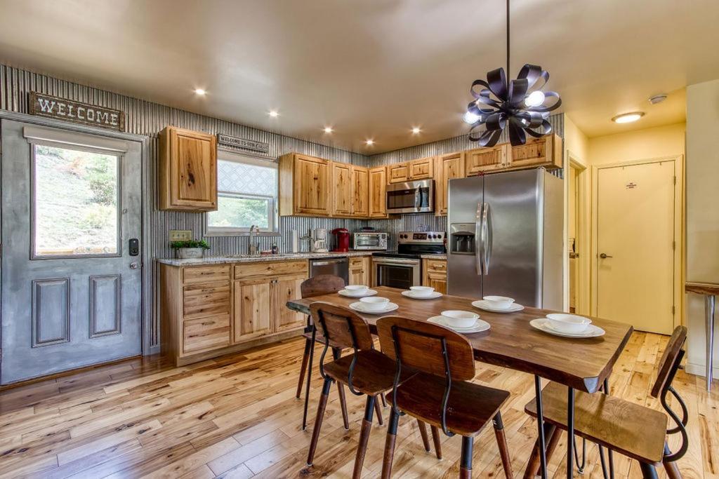 Key Lime Pie, Hot Tub,Wifi, 1089 Free Tickets Each Paid Day, Dollywood And More Gatlinburg Extérieur photo