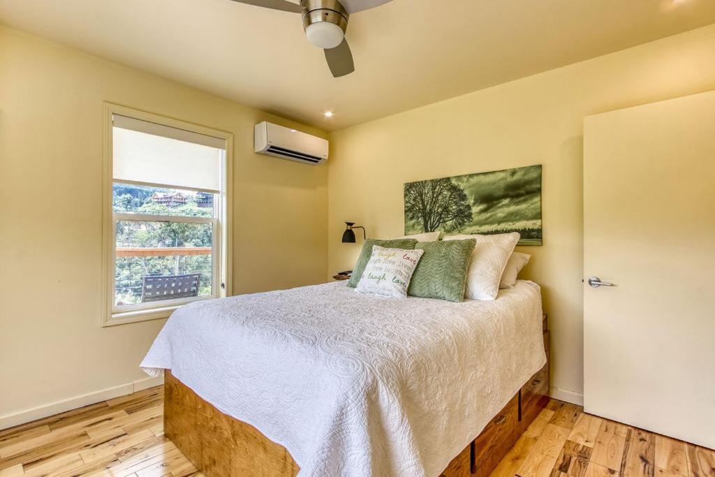 Key Lime Pie, Hot Tub,Wifi, 1089 Free Tickets Each Paid Day, Dollywood And More Gatlinburg Extérieur photo